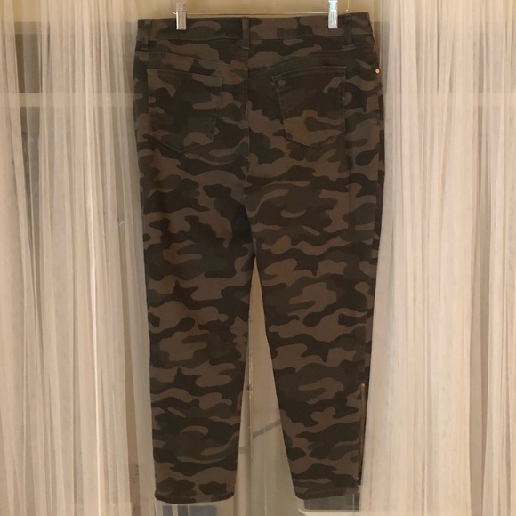 Chico’s Black Label Collection Camo Ankle Jeans 2P - Picture 2 of 8